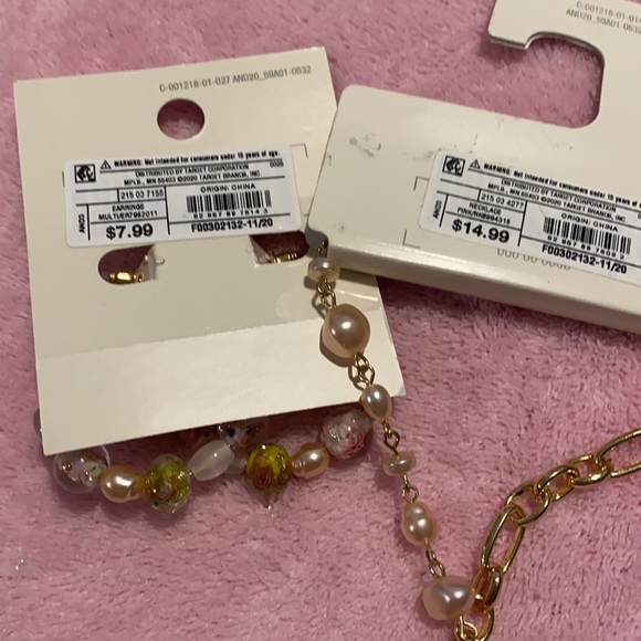 NWT. Beautiful. 3 piece set. Necklace . Bracelet, earrings. - Picture 6 of 6